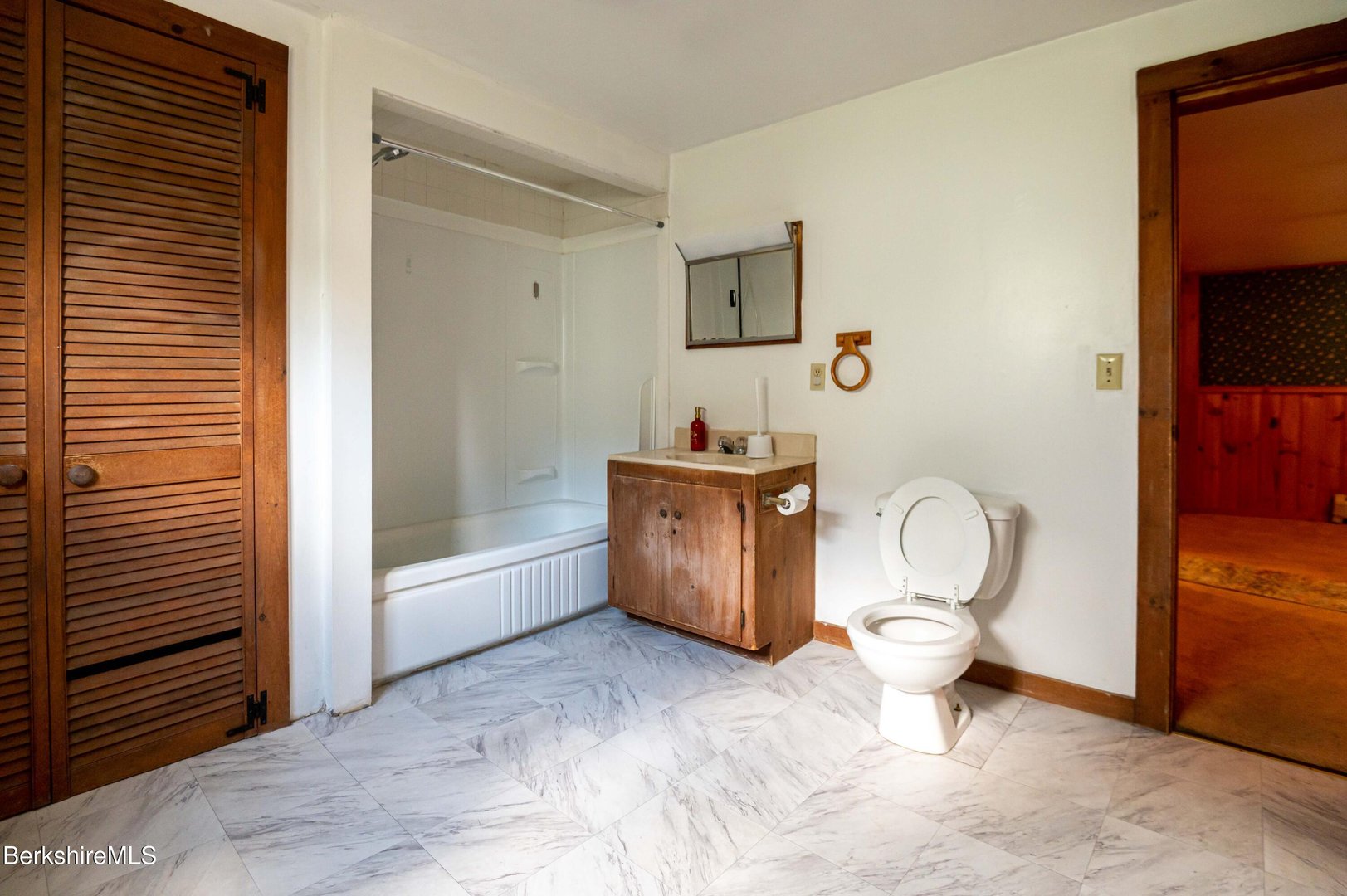 1057 Main St Photo 31