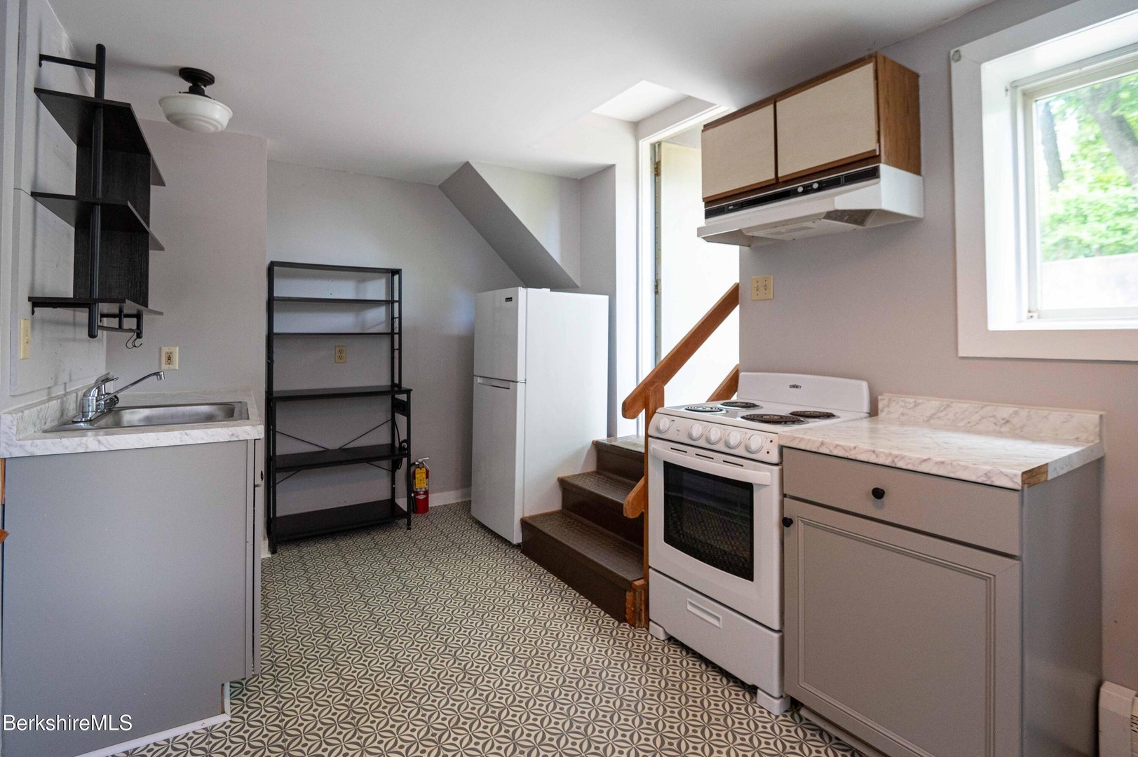 1057 Main St Photo 28