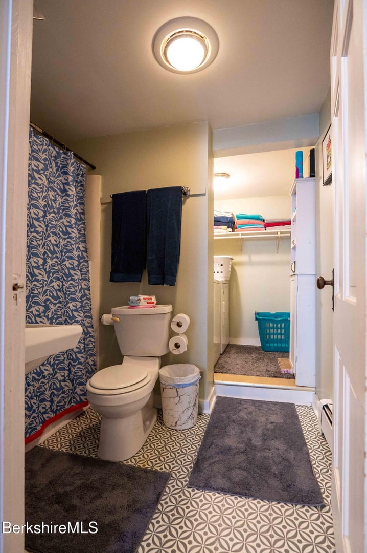 1057 Main St Photo 45