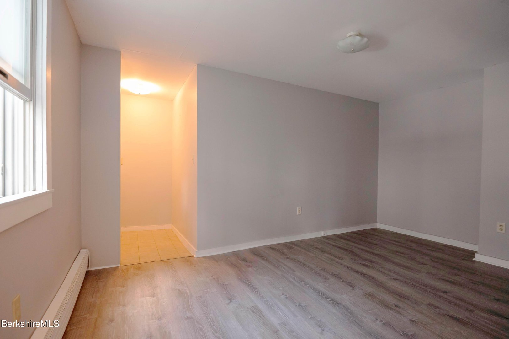 1057 Main St Photo 26