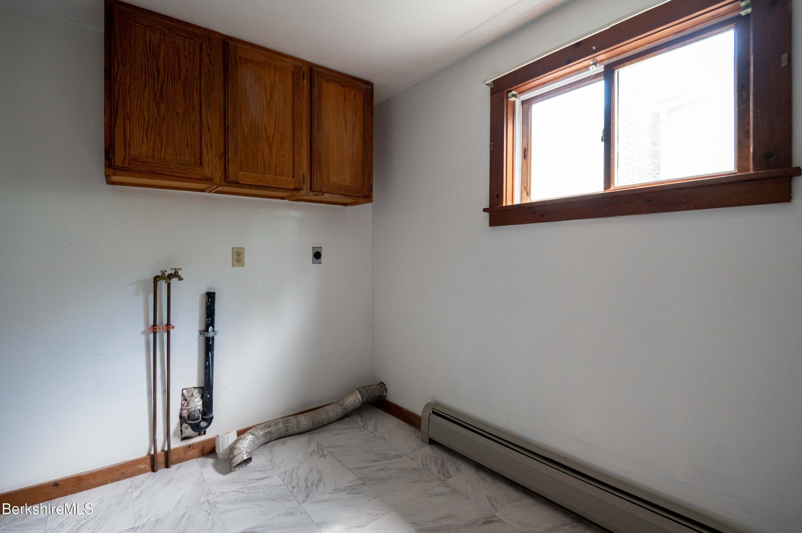 1057 Main St Photo 11