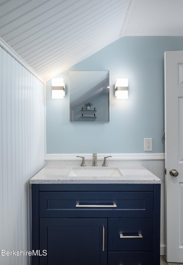 53 Depot St Photo 16