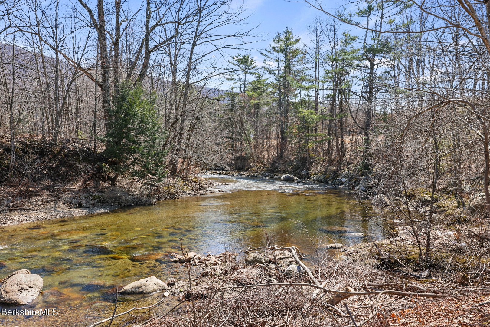 738 River Rd Photo 6