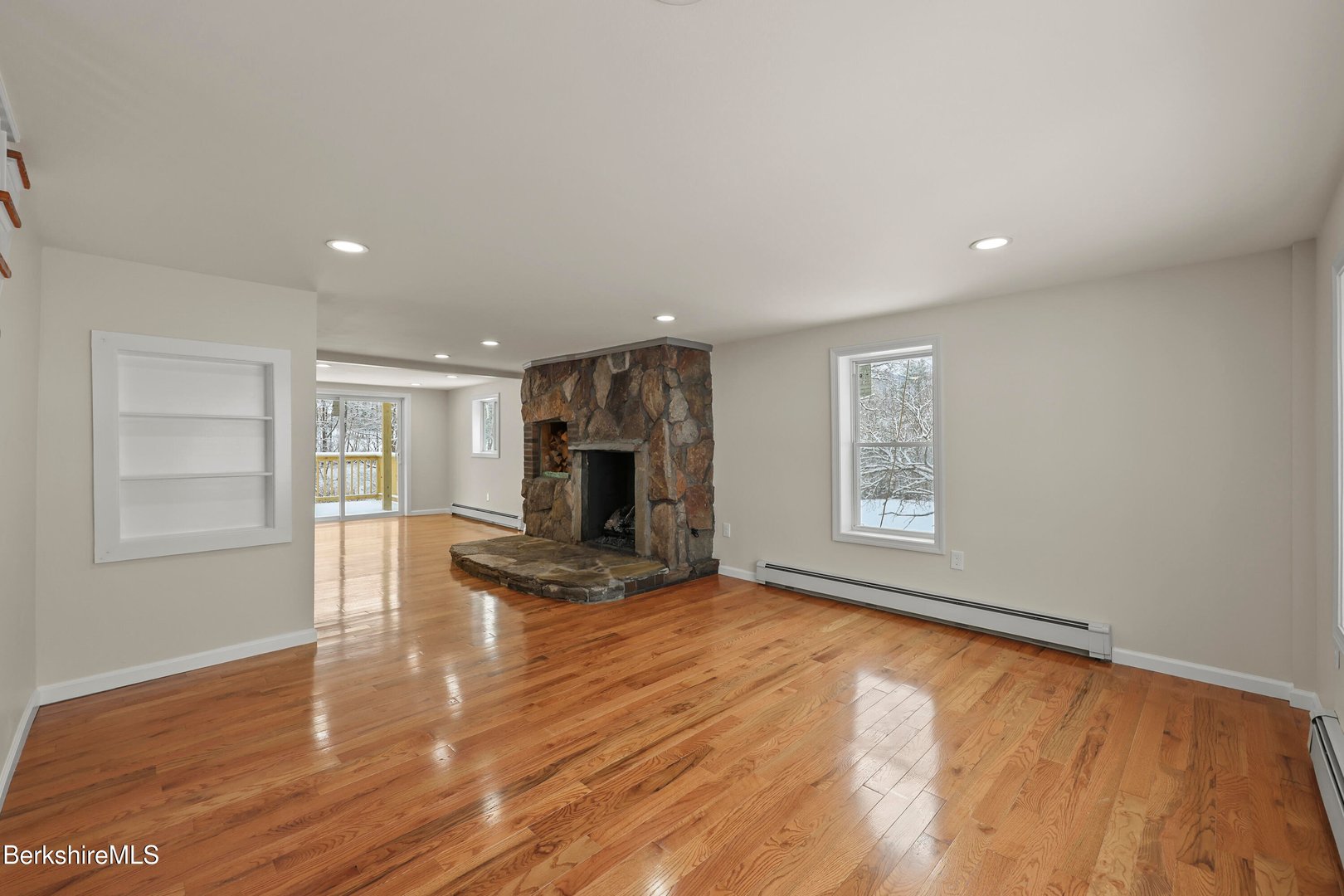 738 River Rd Photo 15