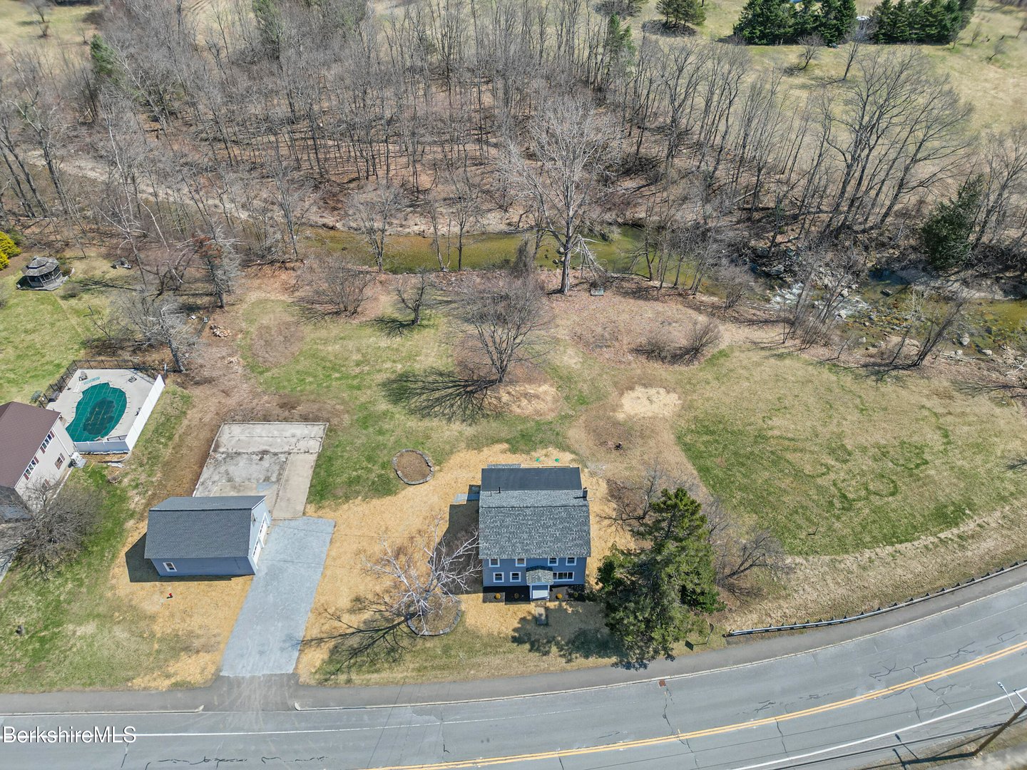 738 River Rd Photo 9