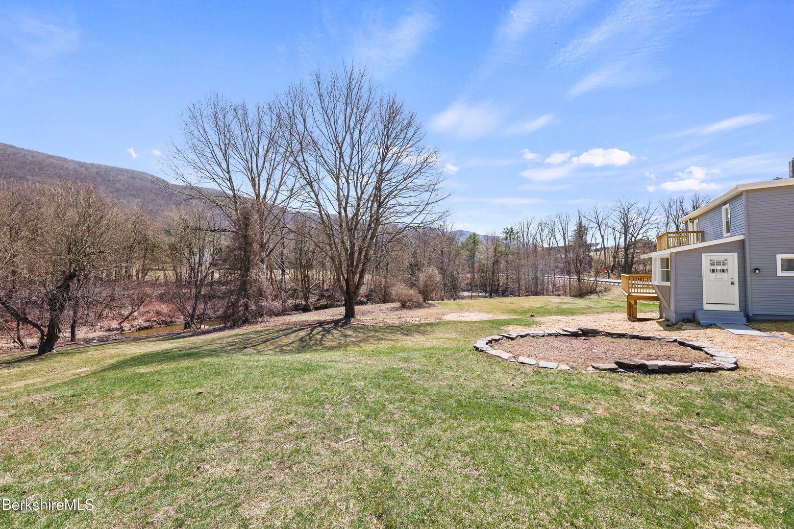 738 River Rd Photo 5