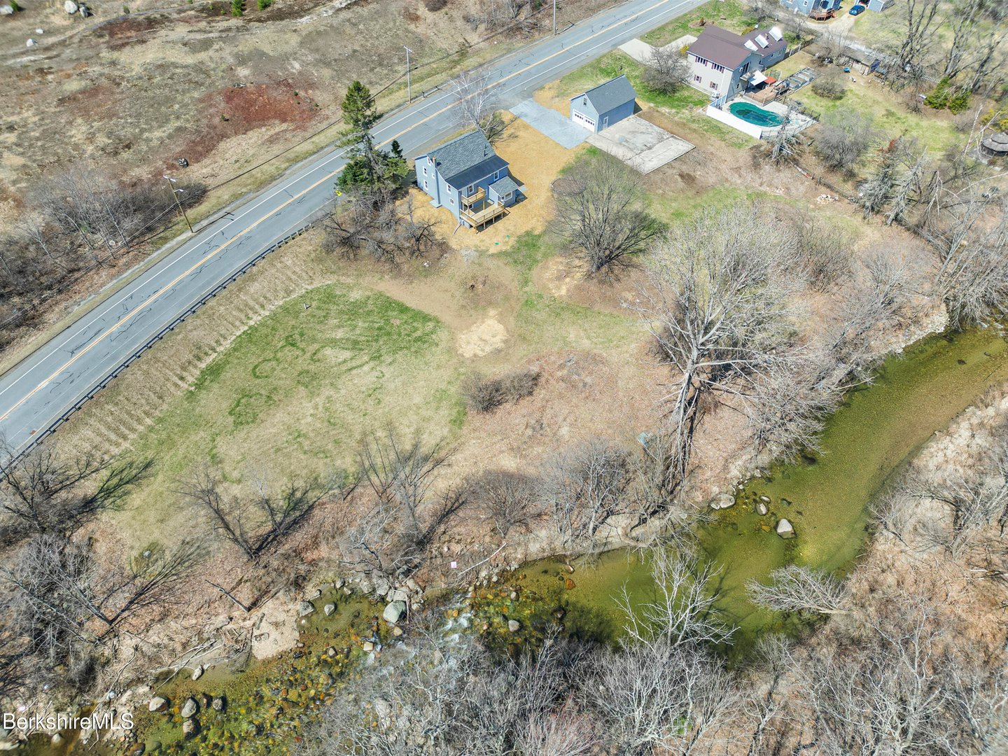 738 River Rd Photo 10