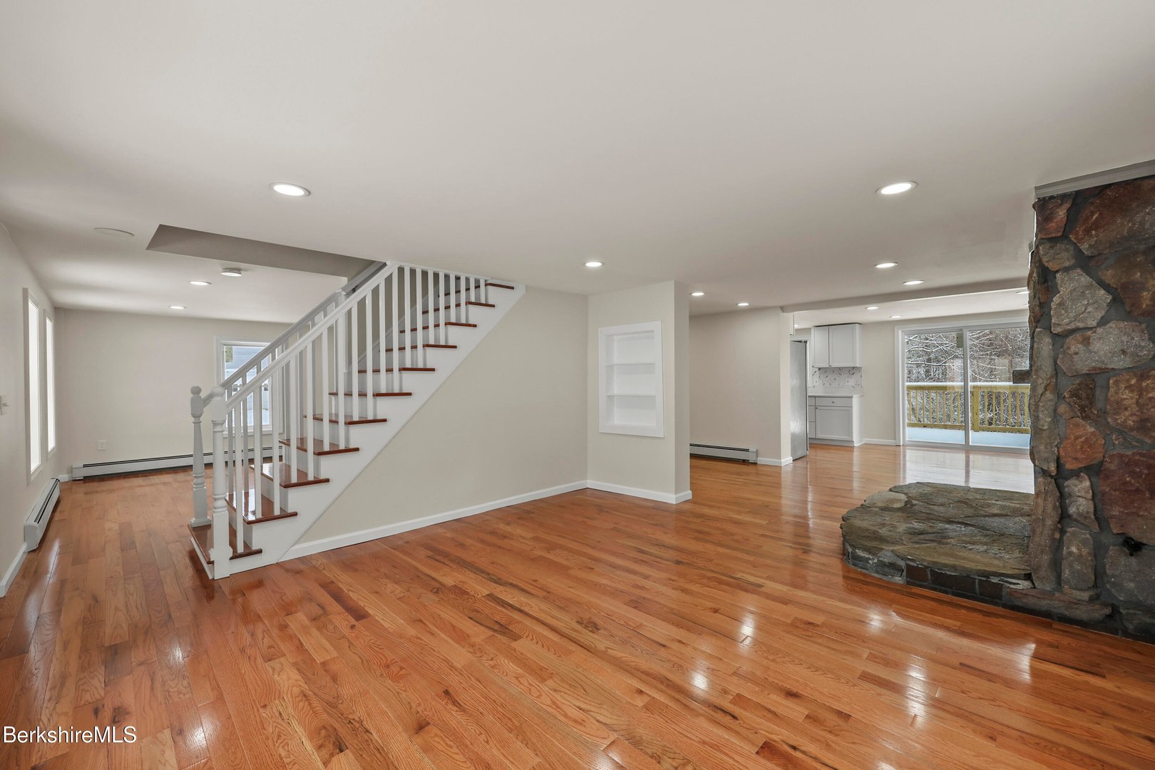 738 River Rd Photo 17