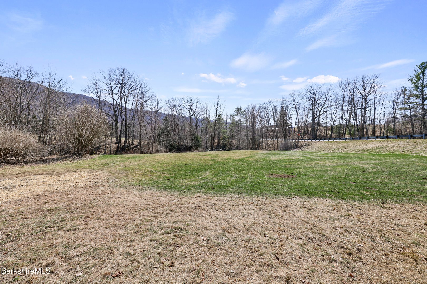 738 River Rd Photo 4