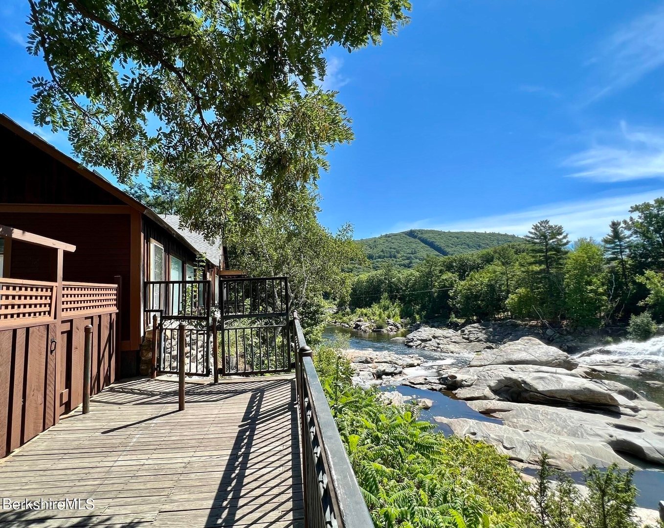 10 Deerfield Ave  #5 Photo 23