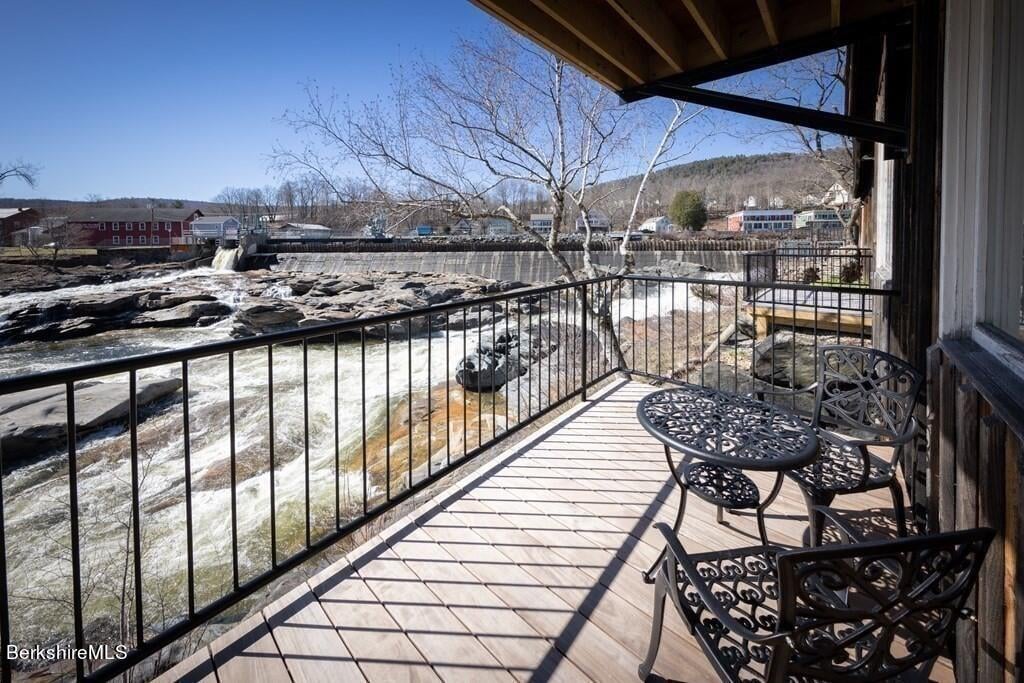 10 Deerfield Ave  #5 Photo 2