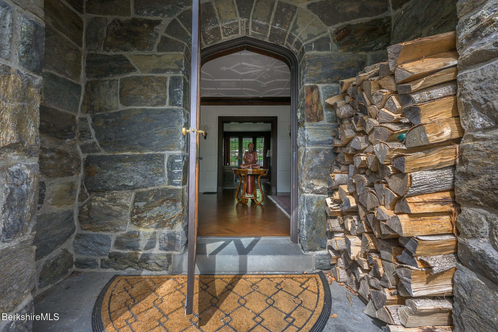 399 Under Mountain Rd Photo 5