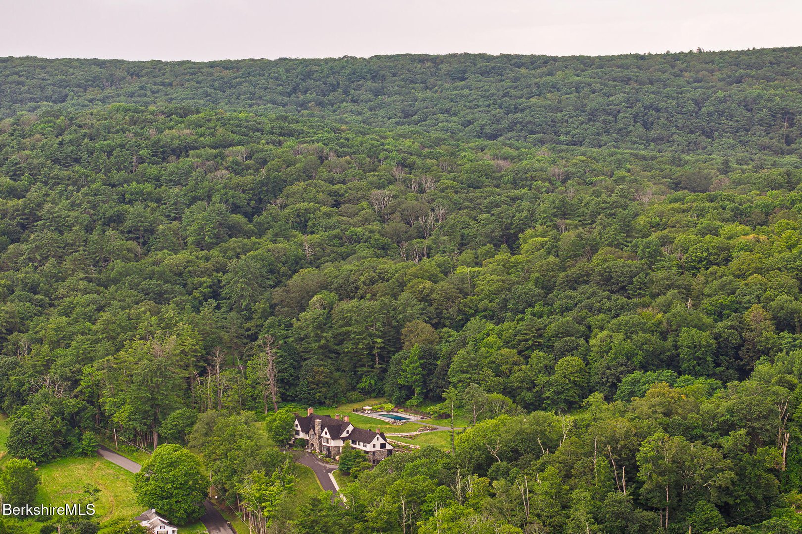 399 Under Mountain Rd Photo 49