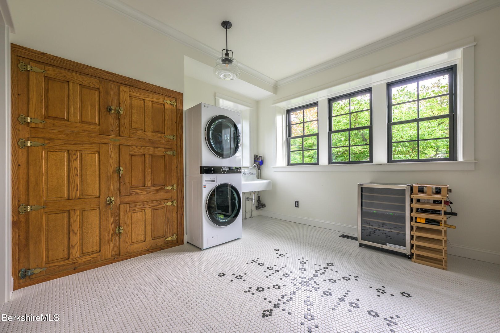 399 Under Mountain Rd Photo 24