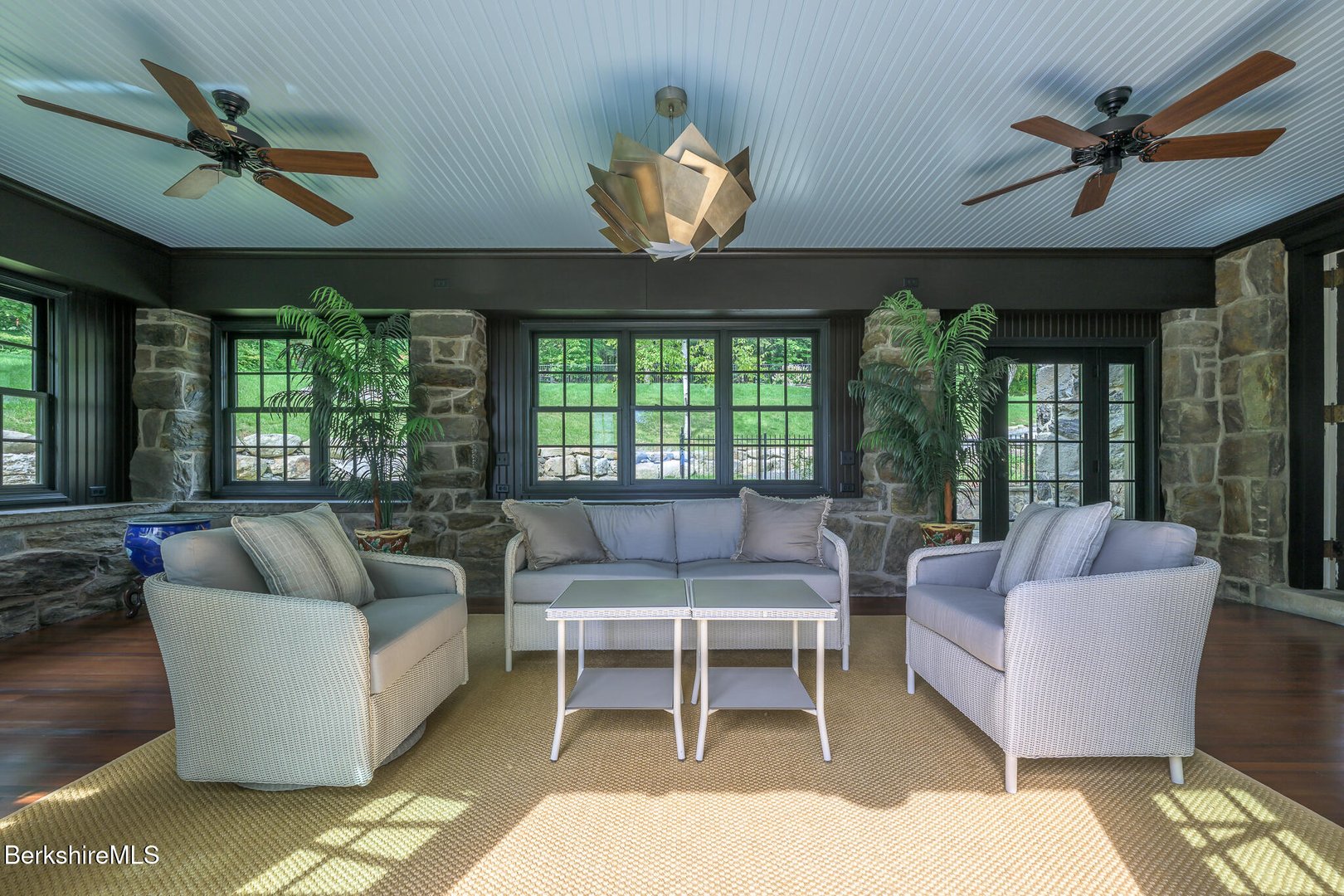 399 Under Mountain Rd Photo 15