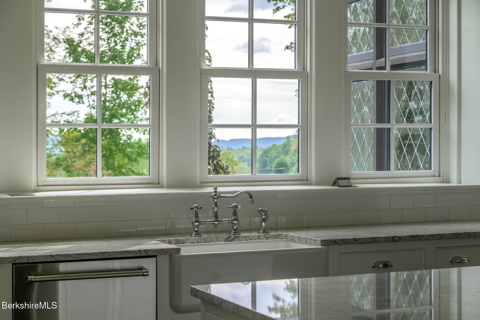 399 Under Mountain Rd Photo 22