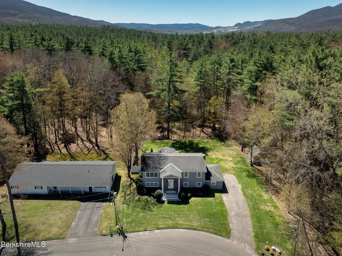 54 Pinehill Ter Photo 3