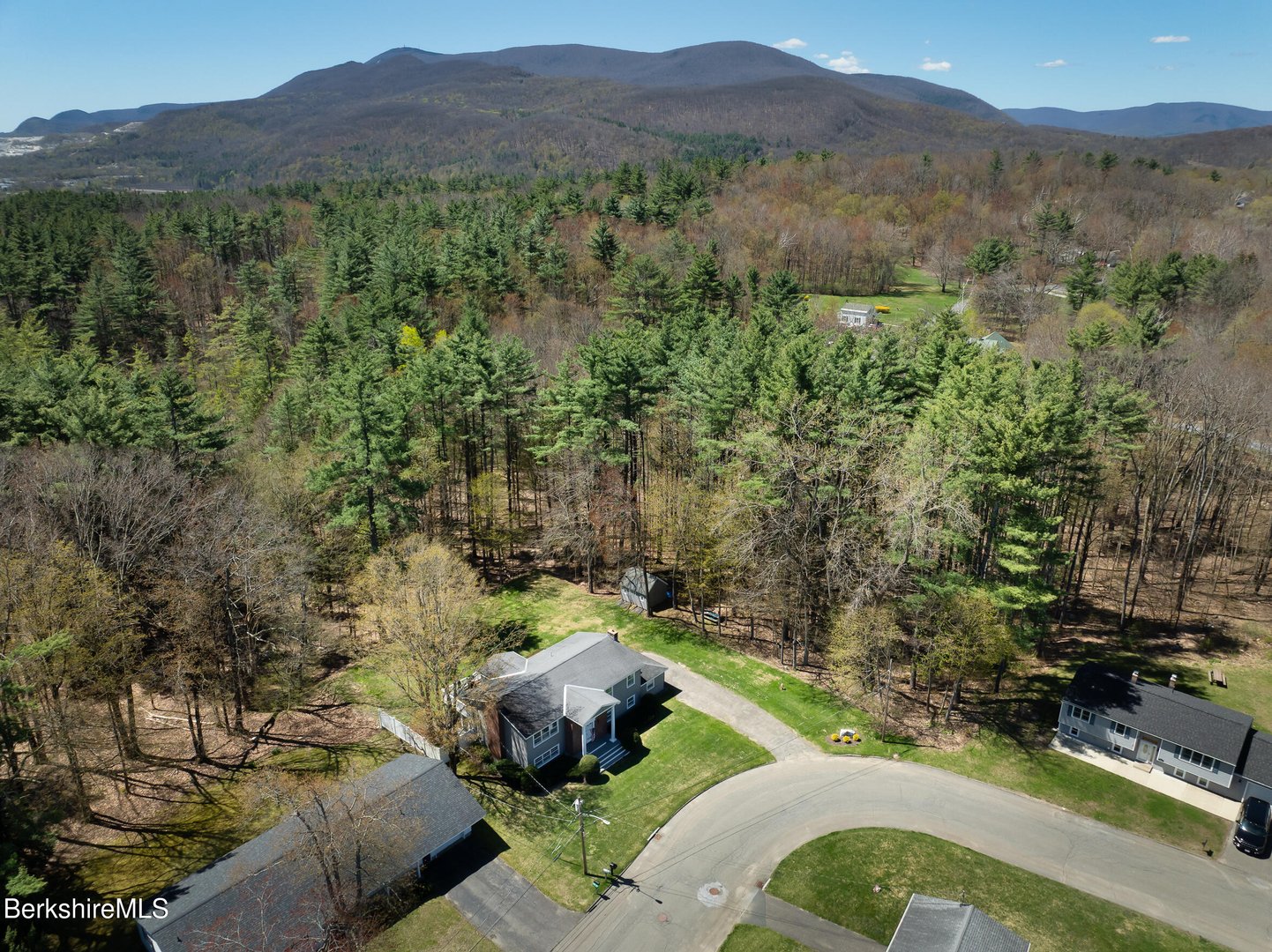 54 Pinehill Ter Photo 4