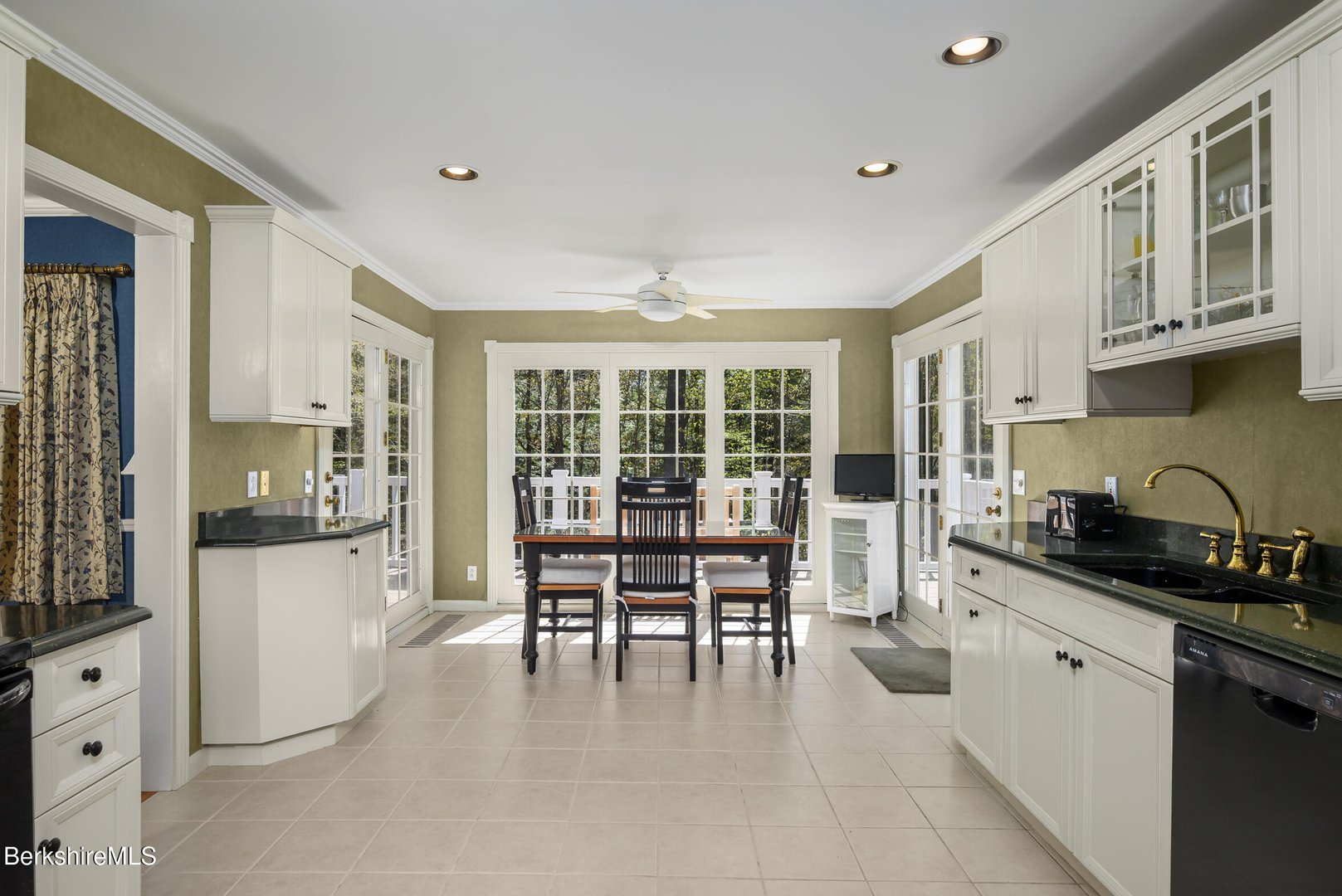 54 Pinehill Ter Photo 24