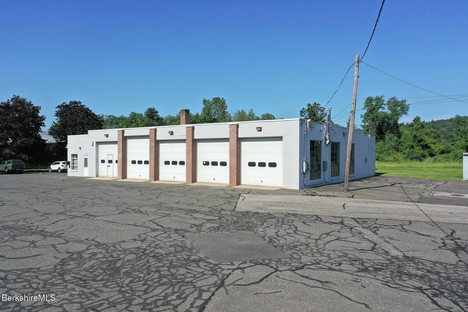 1955 N Main St Photo 2