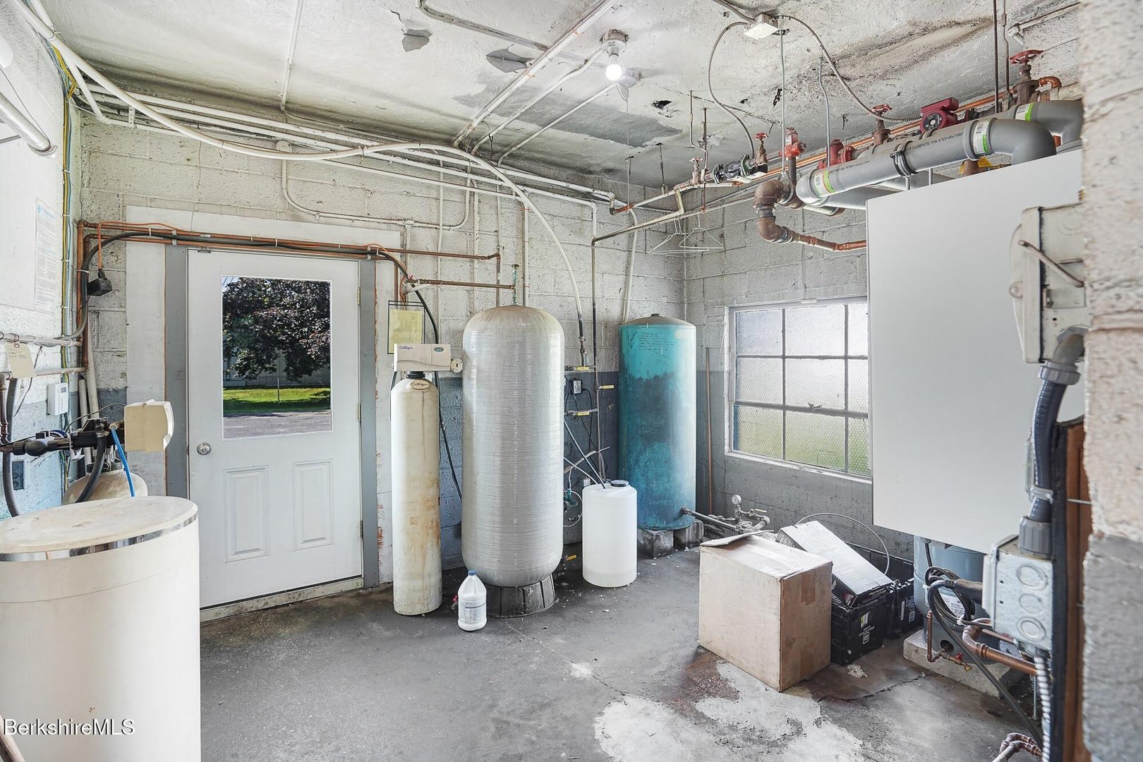 1955 N Main St Photo 18