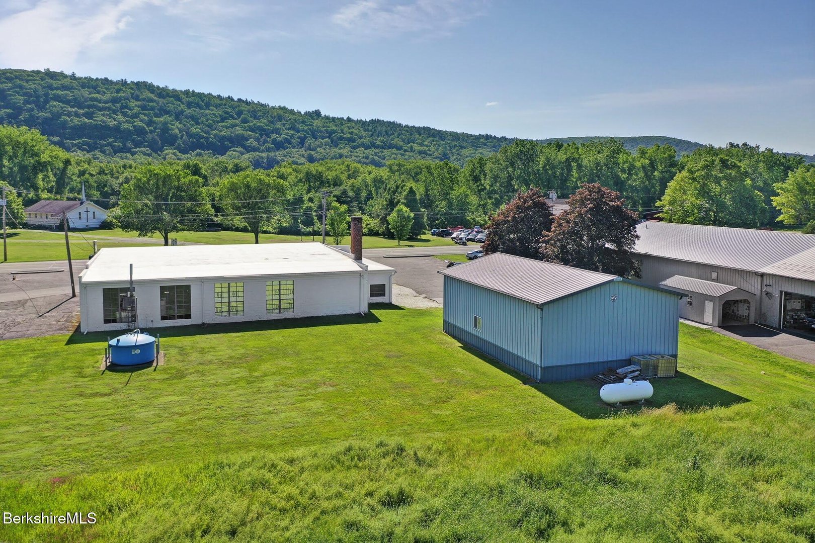 1955 N Main St Photo 4