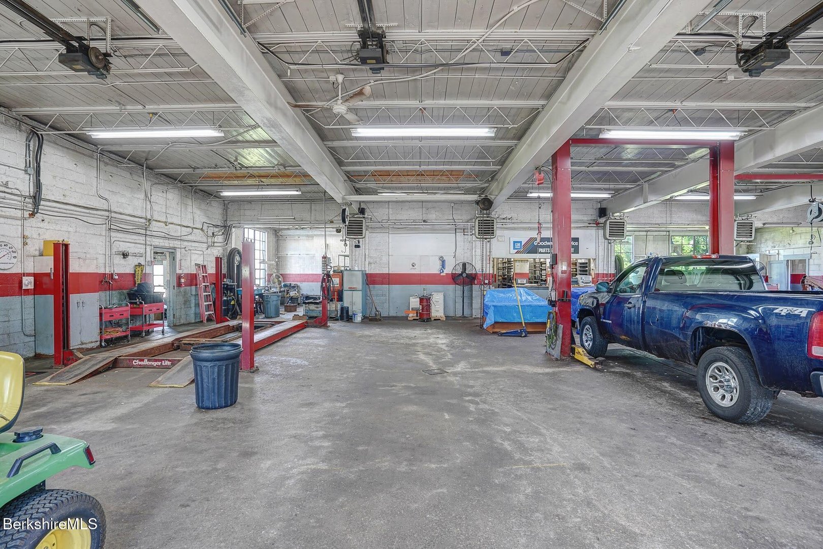 1955 N Main St Photo 12