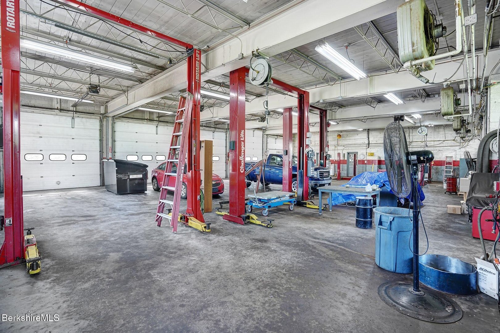 1955 N Main St Photo 10