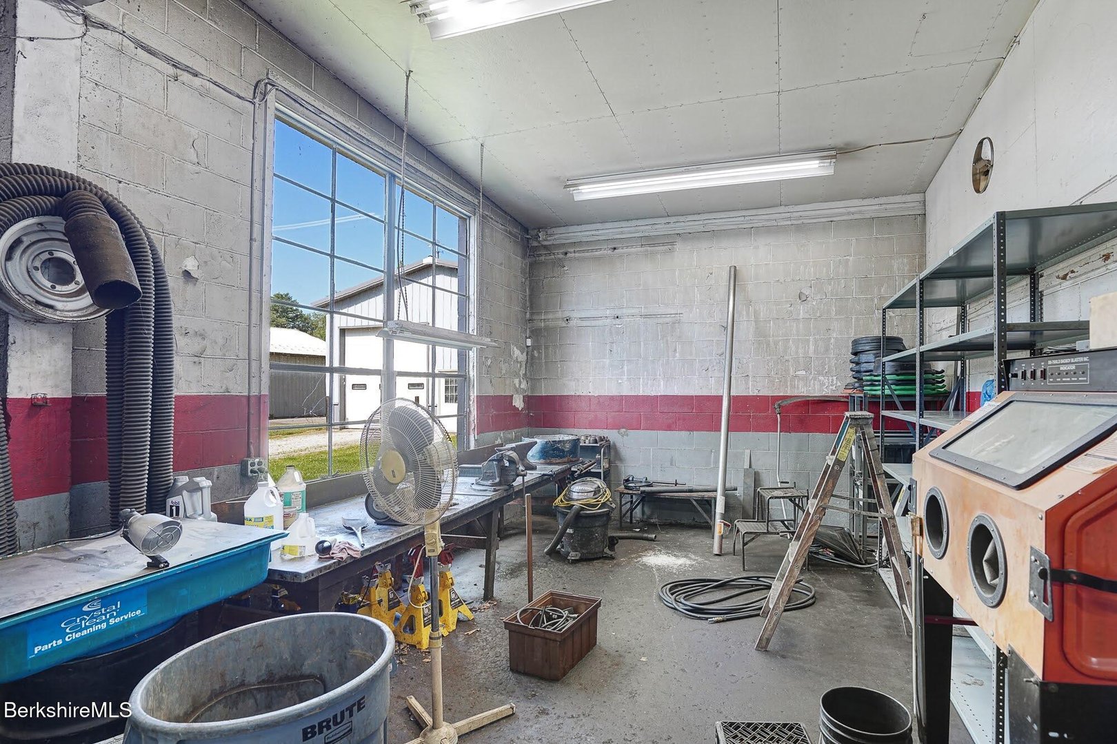 1955 N Main St Photo 15