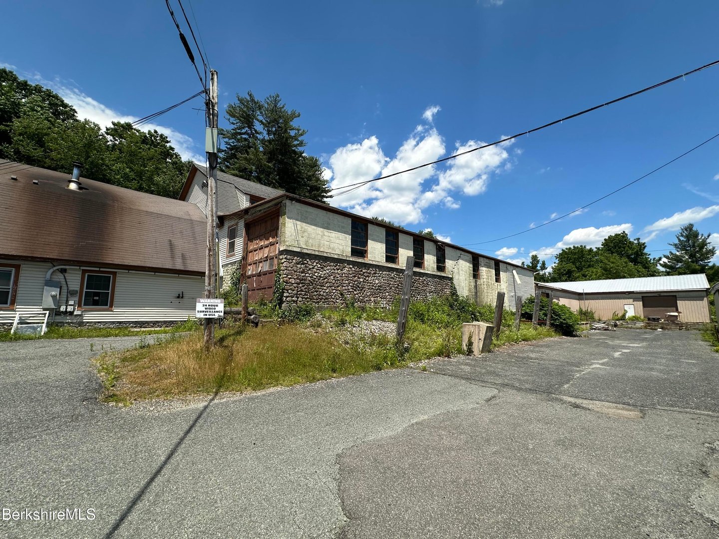 20 Maple Ave Photo 8