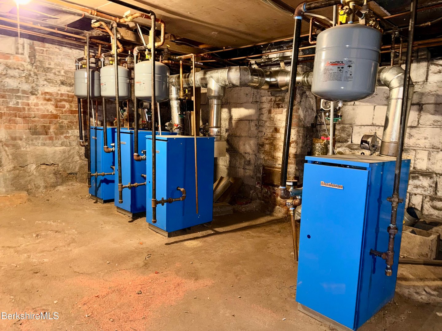 17 Adams St Photo 15