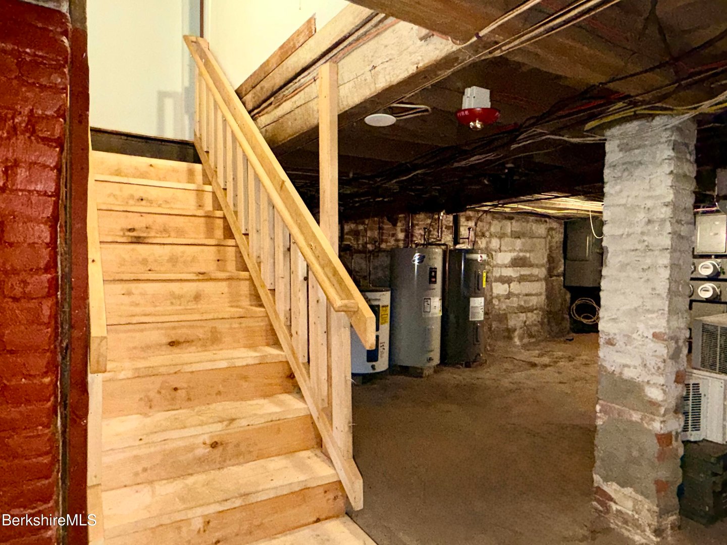 17 Adams St Photo 18