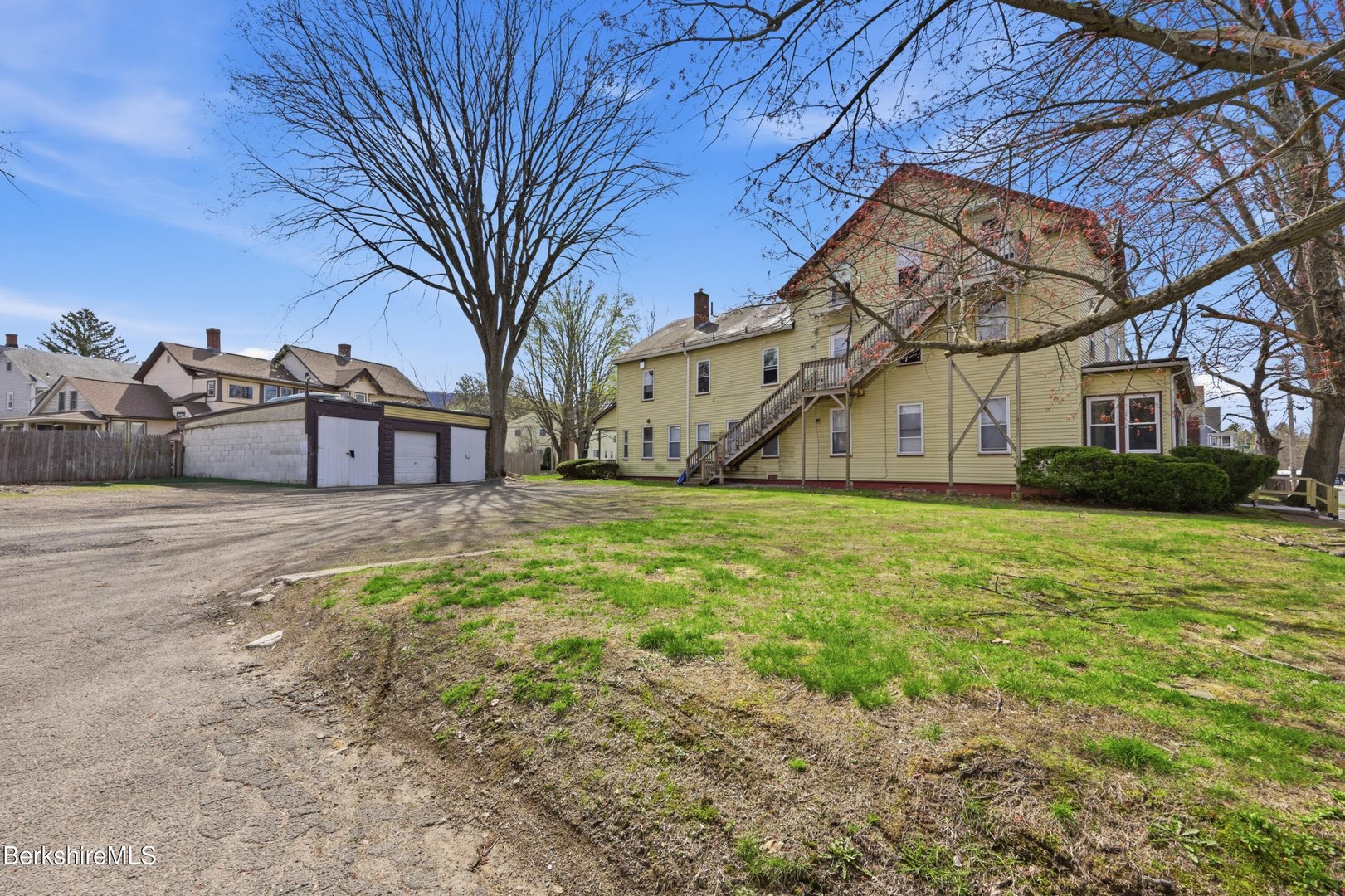 17 Adams St Photo 13