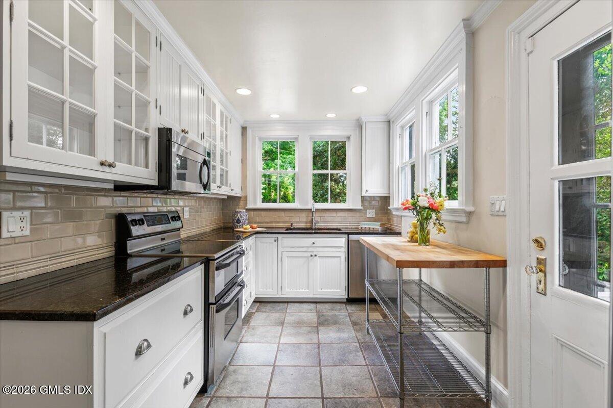 332 Riversville Road Photo 12