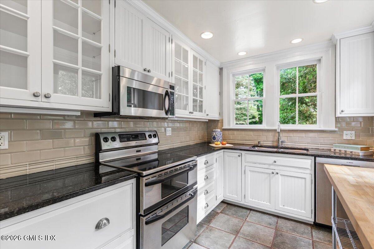 332 Riversville Road Photo 11
