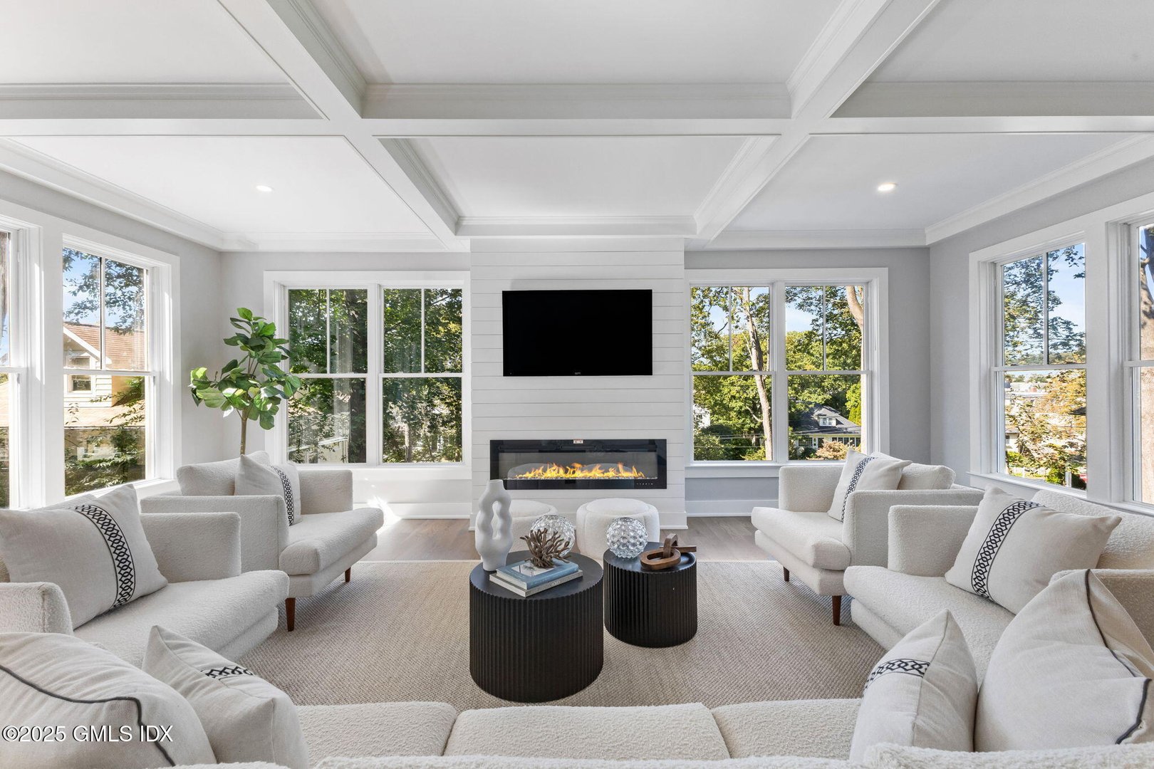 8 Park Avenue Photo 6