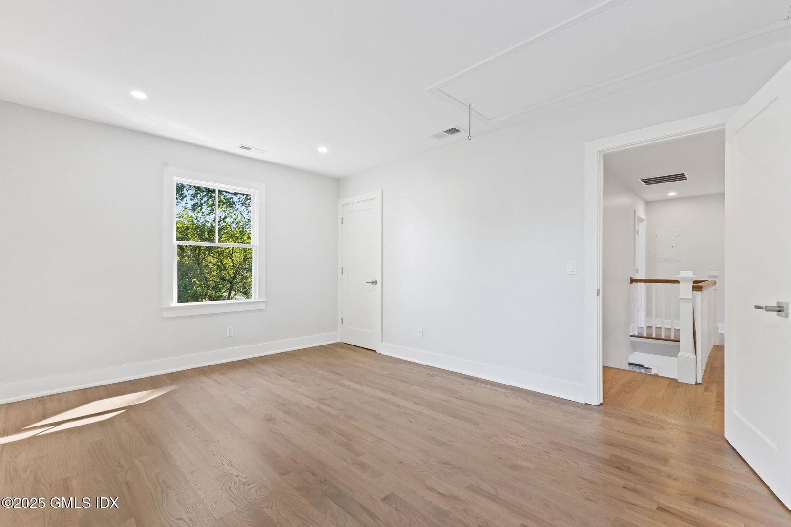 8 Park Avenue Photo 24