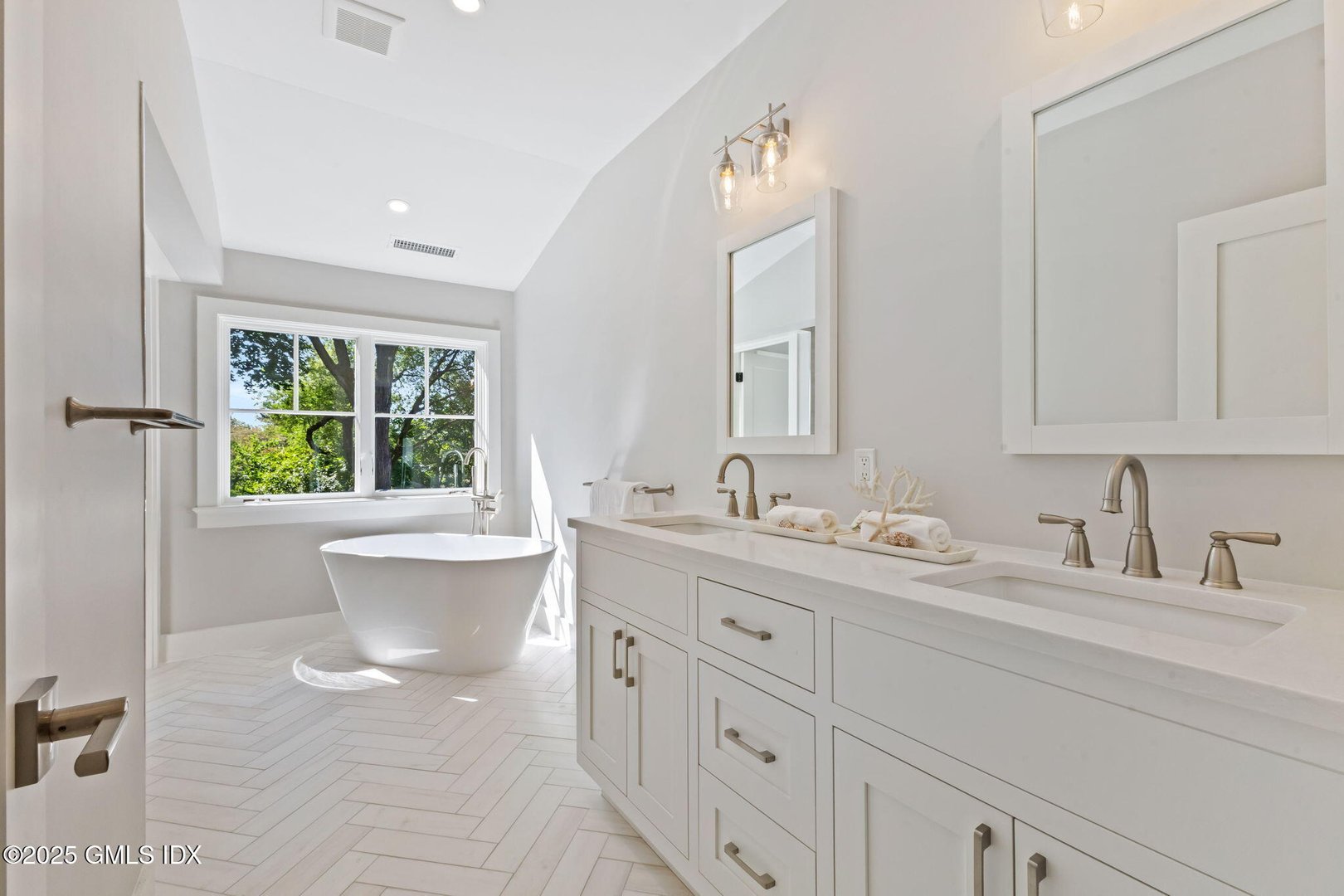 8 Park Avenue Photo 38