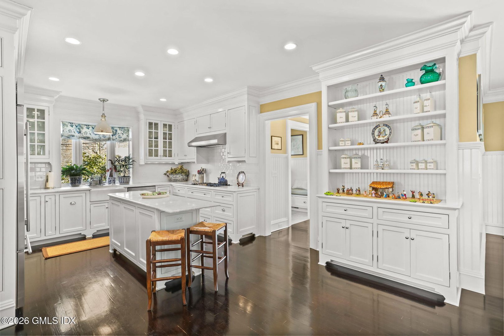 2 Forest Avenue Photo 16