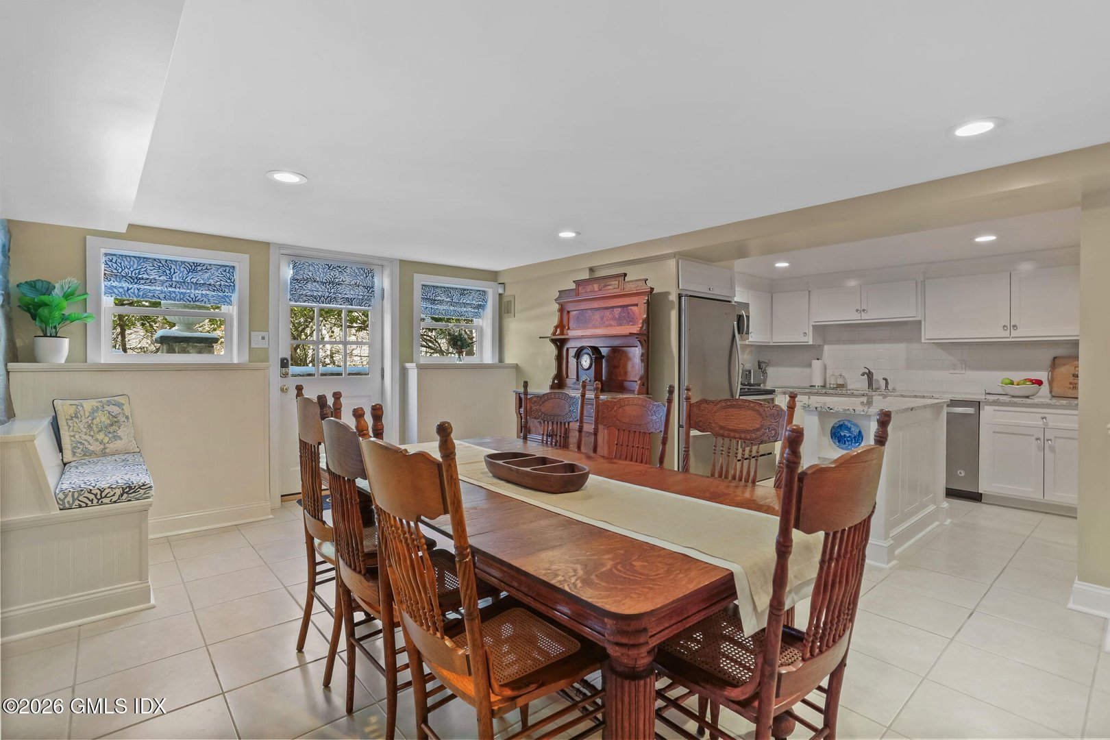 2 Forest Avenue Photo 41