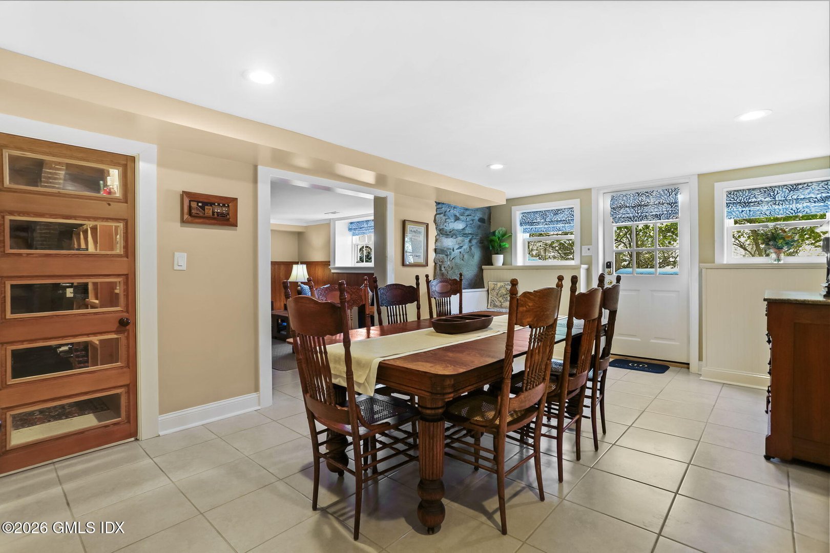 2 Forest Avenue Photo 45