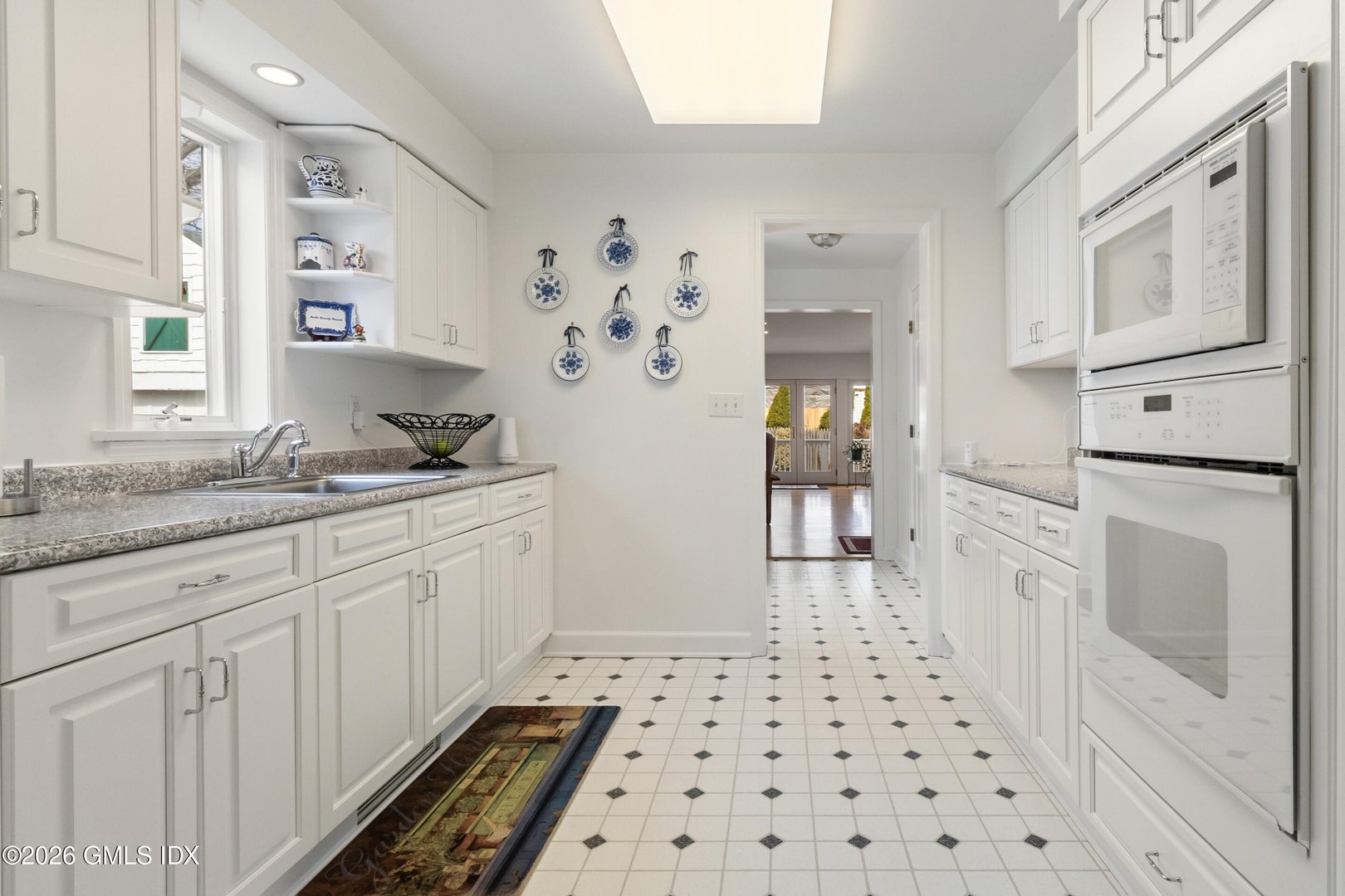 16 Kent Place Photo 11