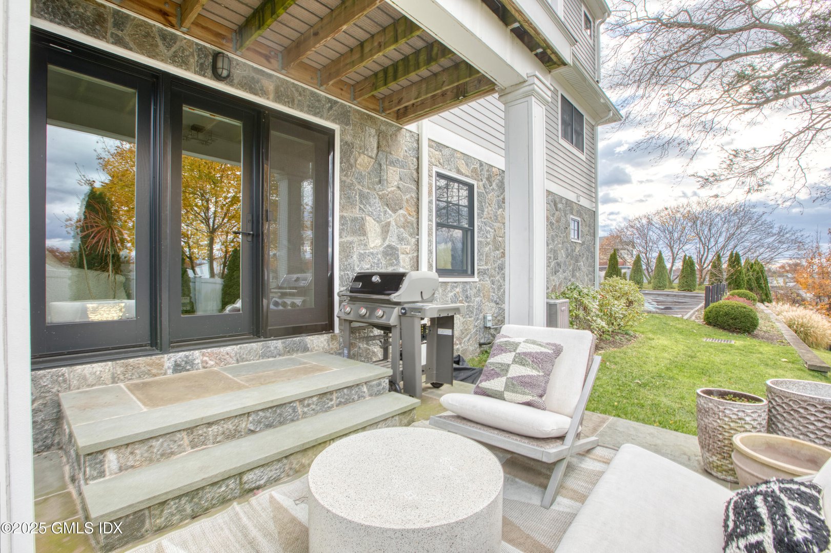 24 Harold Street E Photo 4