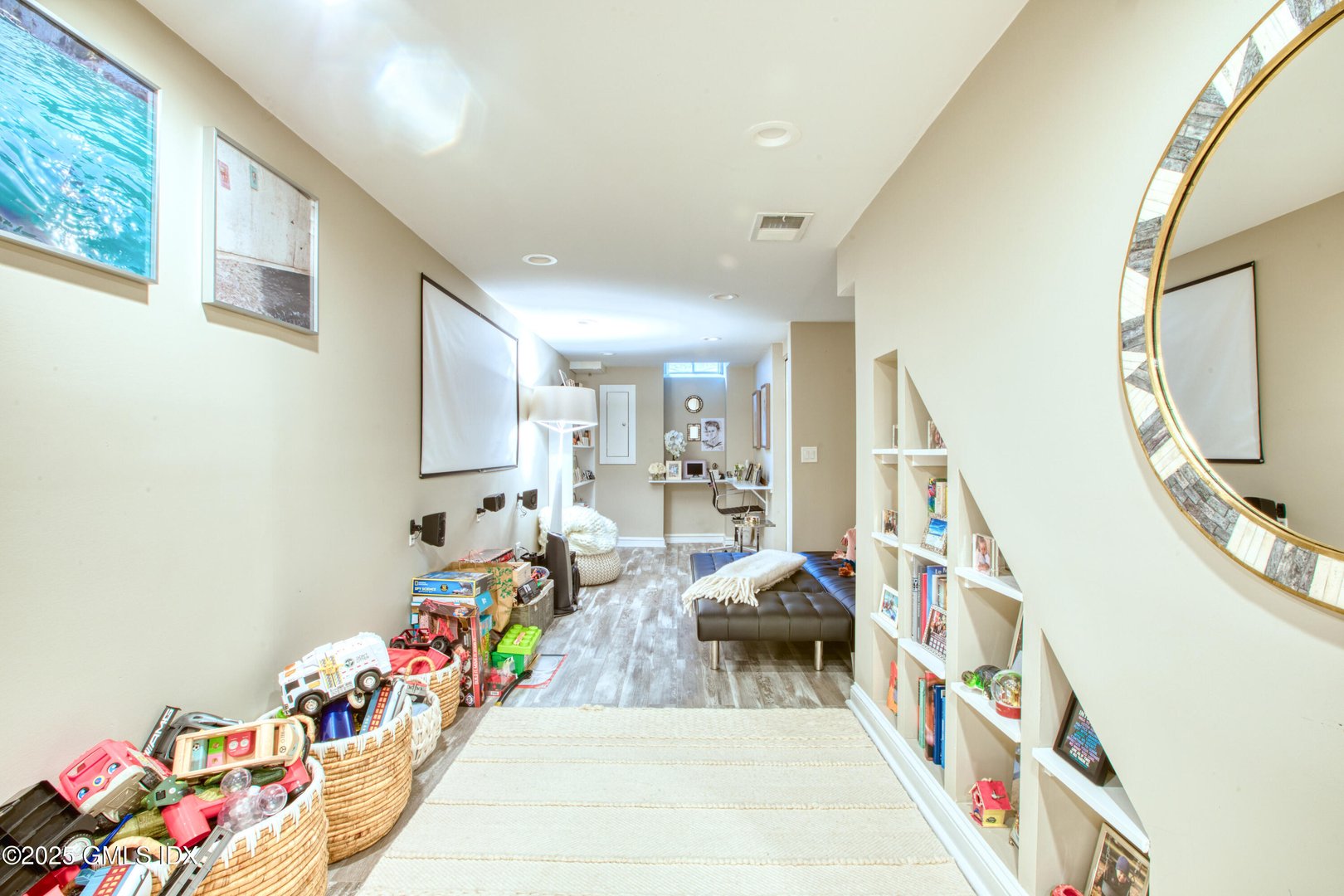 24 Harold Street E Photo 30