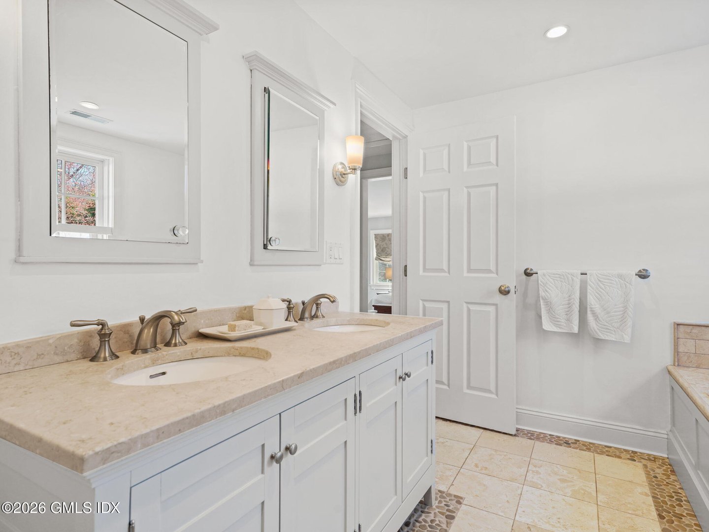 14 Pond Place Photo 28