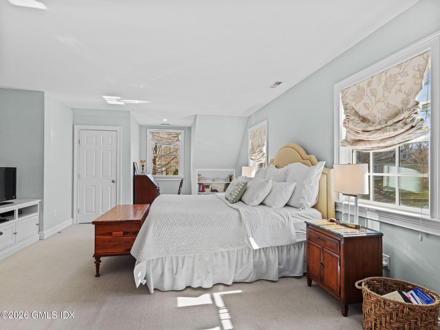 14 Pond Place Photo 32