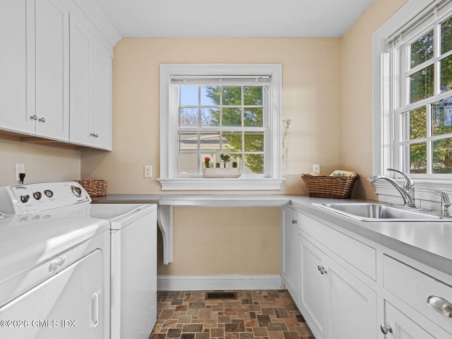 14 Pond Place Photo 18