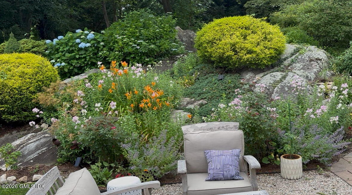 14 Pond Place Photo 41