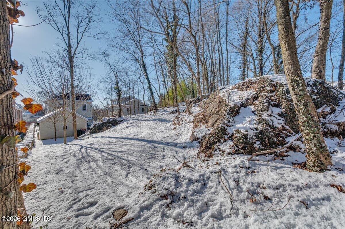 84-86 E Putnam Avenue Photo 31