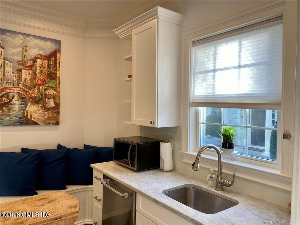 84-86 E Putnam Avenue Photo 9